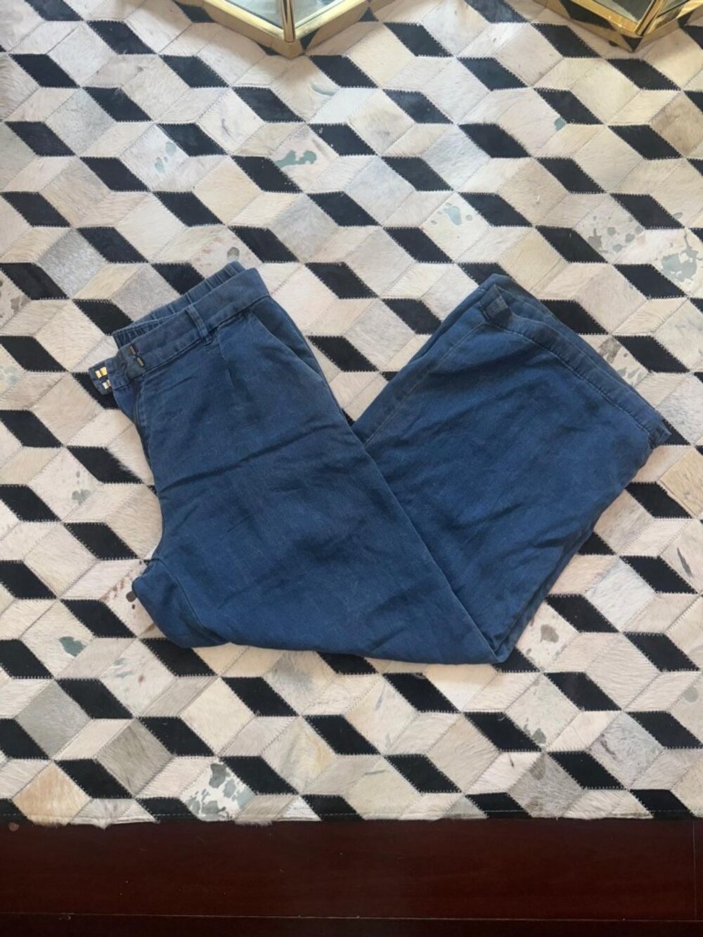American Eagle High-Waisted Lightweight Wide-Leg Flowy Soft Denim Pants - Picture 7 of 8